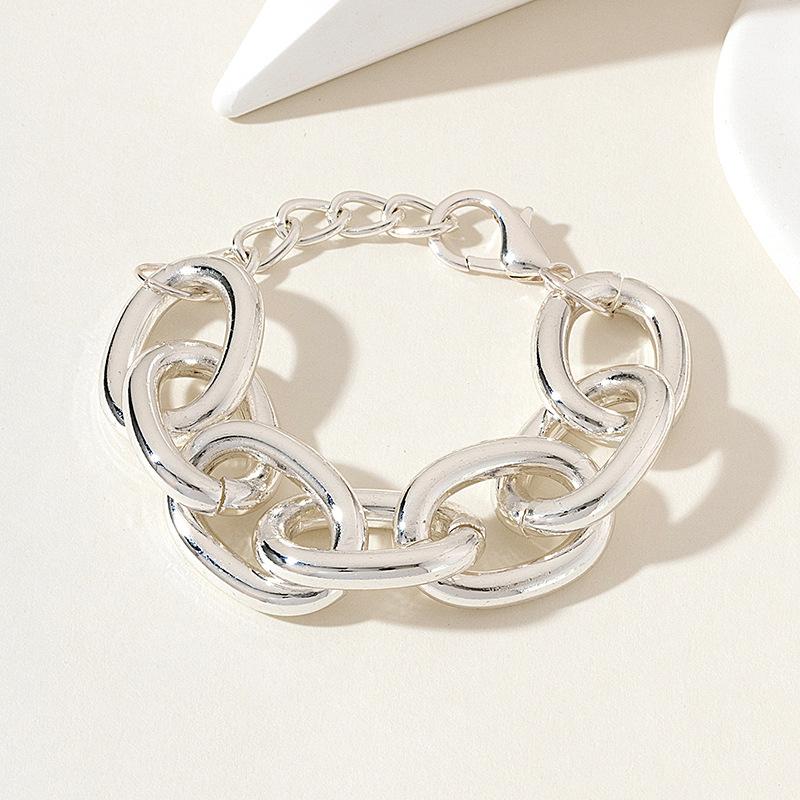 Modisches Kettenarmband mit Persönlichkeit