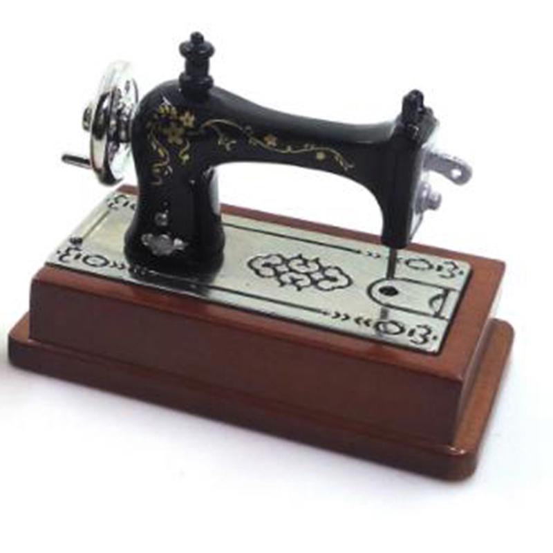 

1:12 кукольных домиков, миниатюрная винтажная модель швейной машины, мебельные аксессуары 1pcs