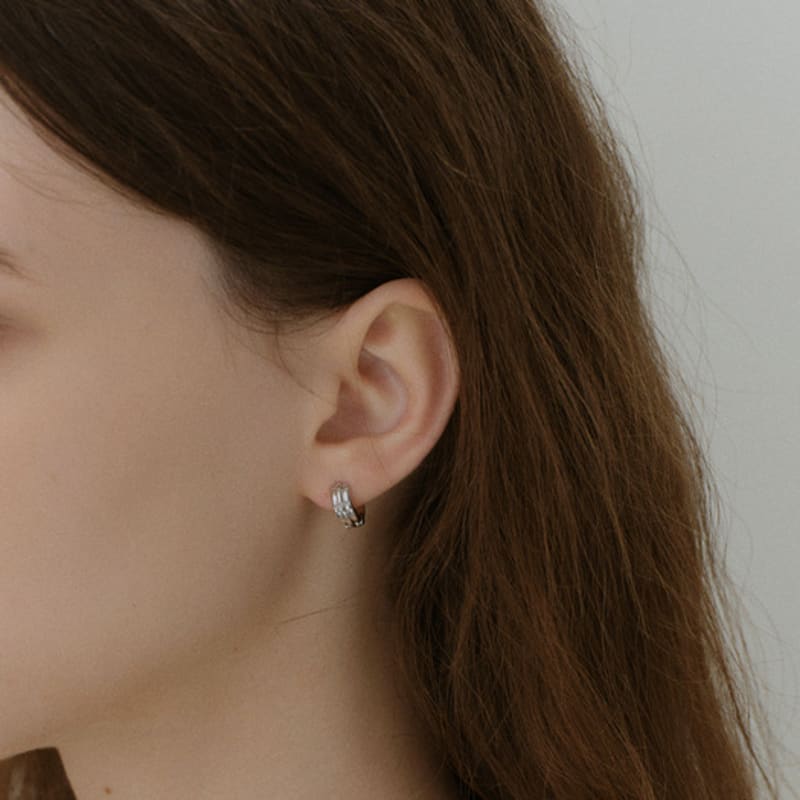 NORMALLEE [White Gold] Horizon One-touch Earrings