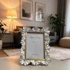 Cornice Portafoto Francese Vintage in Rilievo: Oro, Argento e Bianco, Resina di Alta Gamma, Doppia Dimensione per Decorazione della Camera da Letto o della Scrivania.