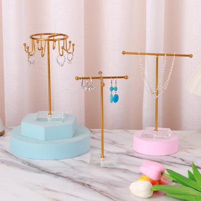 Création de bijoux – Emballages et présentoirs de bijoux