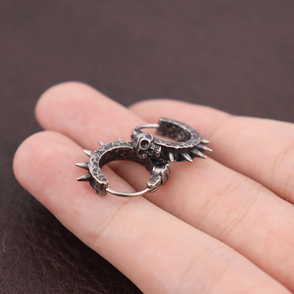 Vintage Stainless Steel Black Skull Huggie Earrings Punk Hip Hop Skull Hoop Earring for Men Trend Charm Women Ear Jewelry Gifts