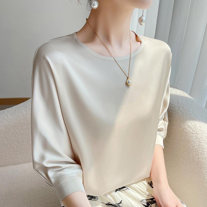 

Round Neck Acetic Acid Satin Thin Draping Niche Design Sense 7-quarter Sleeve Summer Casual Loose Short-sleeved Base Shirt M