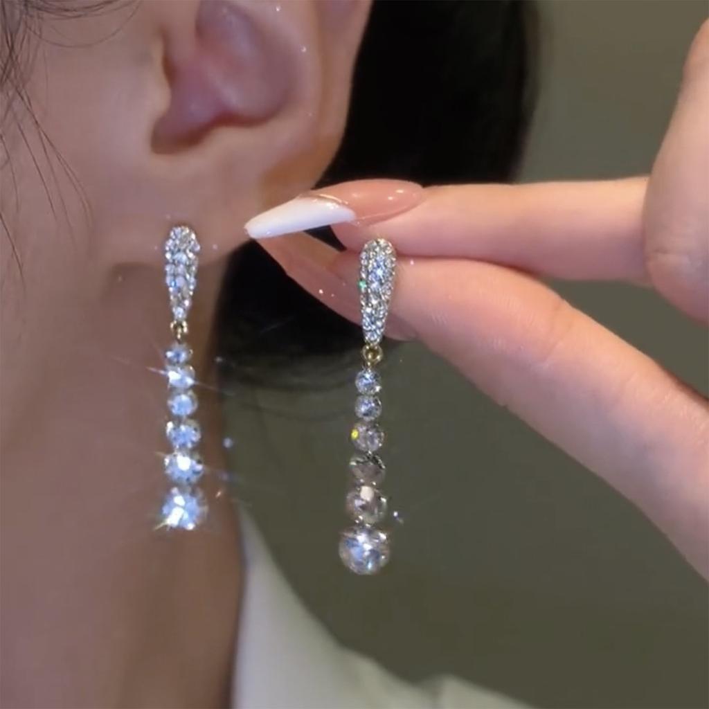 Premium Long Water Diamond Tassel Earrings Women's Super Sparkling Zircon Water Drop Light Luxury New Earnail Earrings