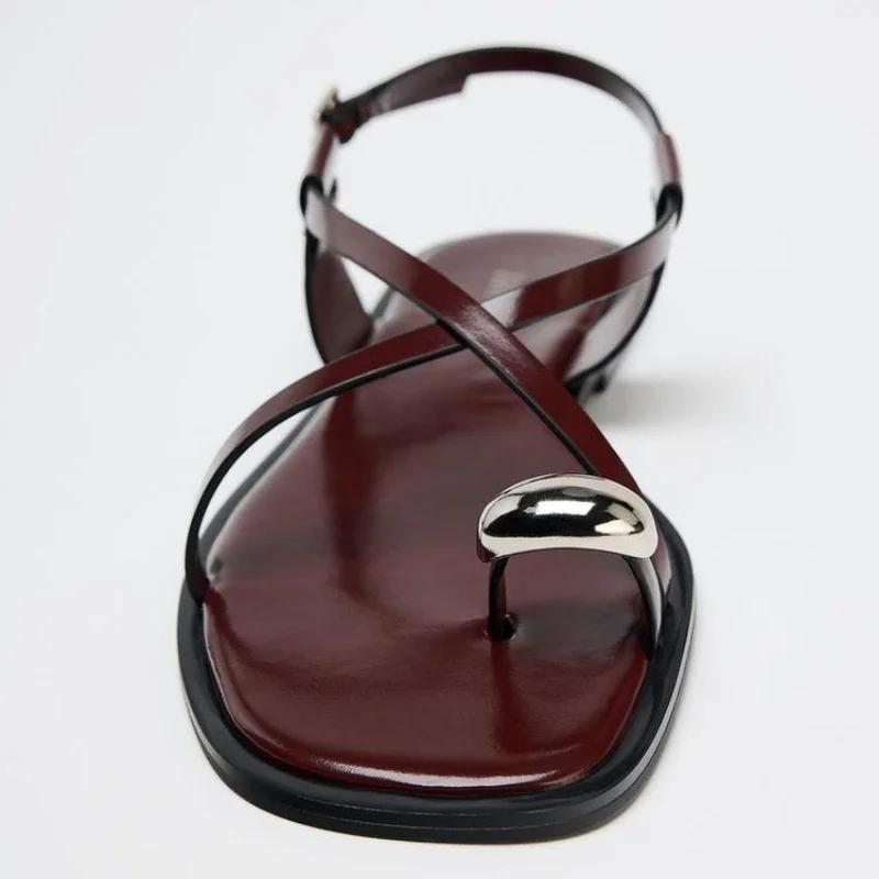Fashion Summer Cross Strap Buckle Design Flat Sandals Women Fashion Metal Decoration Over Toe Casual Flat Slippers Comfort Beach Shoes