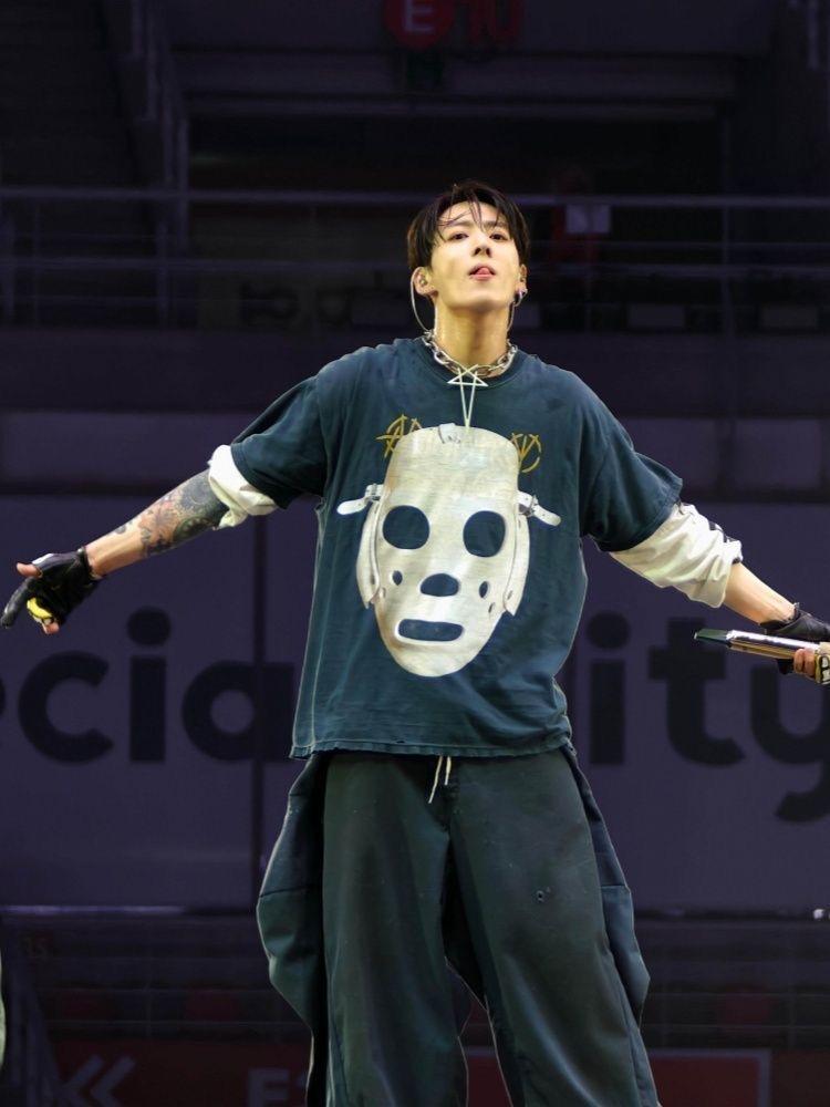 BTS Jung Kook same T-shirt,Same stage costume