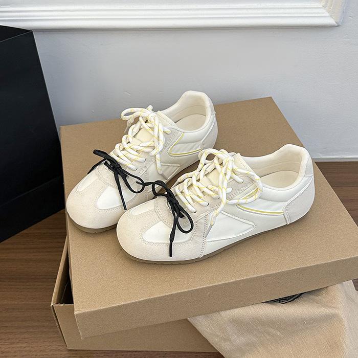 Fashion Women Flat Shoes 2026 Spring Autumn New Outdoor Non Slip Comfortable Casual Shoes Lightweight Soft Sole Lace Up Sneakers