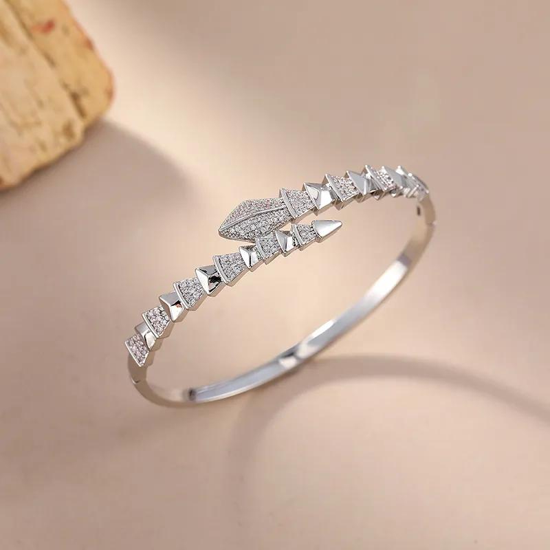 

Retro and Exaggerated Snake Like Design High-end Bracelet Light Luxury Simple Fresh New Style Bracelet one size(17-20cm)