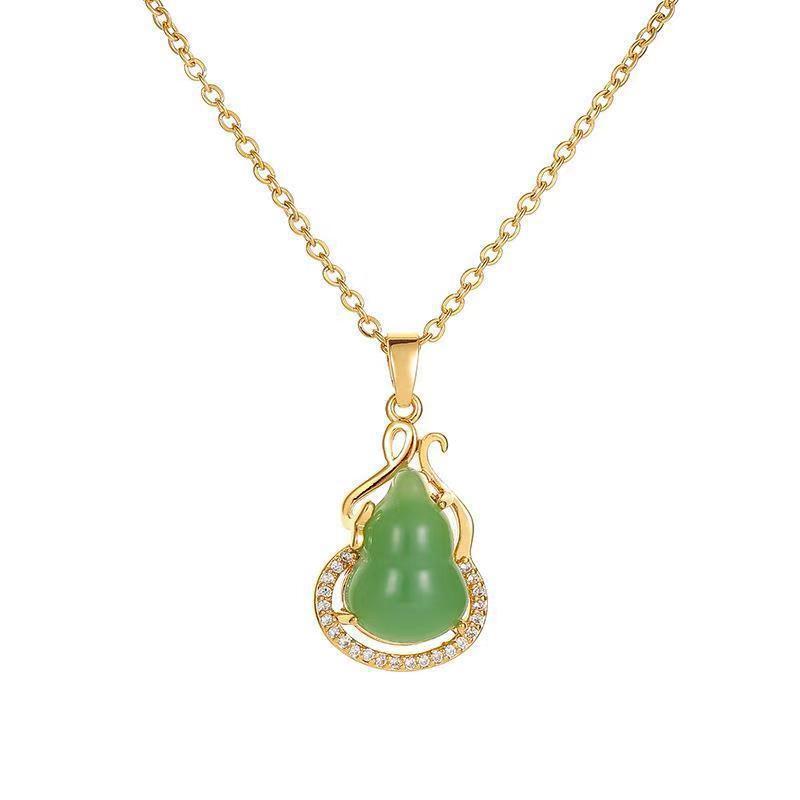 Vintage Green Chalcedony Water Drop Pendant Necklace – New Chinese Style Clavicle Chain Gift for Women