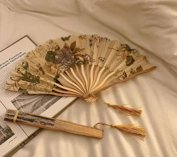 Double-Sided Embroidery Silk Fan: Classical Court Hanfu & Cheongsam Accessory