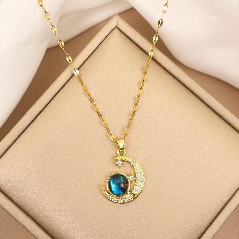 Dreamlike Moon & Star Zircon Necklace – Elegant & Versatile Clavicle Chain for Women