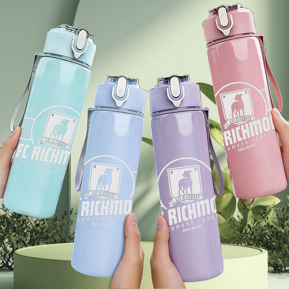 1PC Faint band vertical text sketch print 750ml colorful plastic sports water bottle leakproof pop up lid with straw for outdoor work home use
