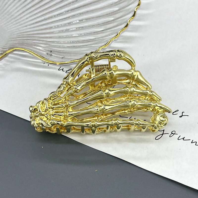 

Luxurious Alloy Skull Claw Hair Clip For Women Perfect For Sophisticated Looks золотий