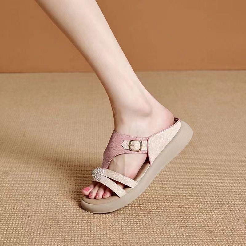 Mode Zachte Explosieve Slippers 2025 Bovenkleding Stappen op Shit Gevoel Platte Zool Strass Comfortabel Zachte Zool Dames Sandalen