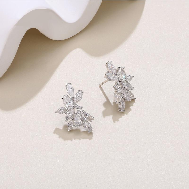 S925 Sterling Silver Leaf Moissanite Stud Earrings – Classic Light Luxury Internet Celebrity Style