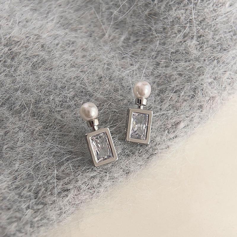 Gentle Light Luxury Imitation Pearl Perfume Bottle Stud Earrings Women's Fashion Temperament Niche Shiny Sugar Cube Zircon Earrings