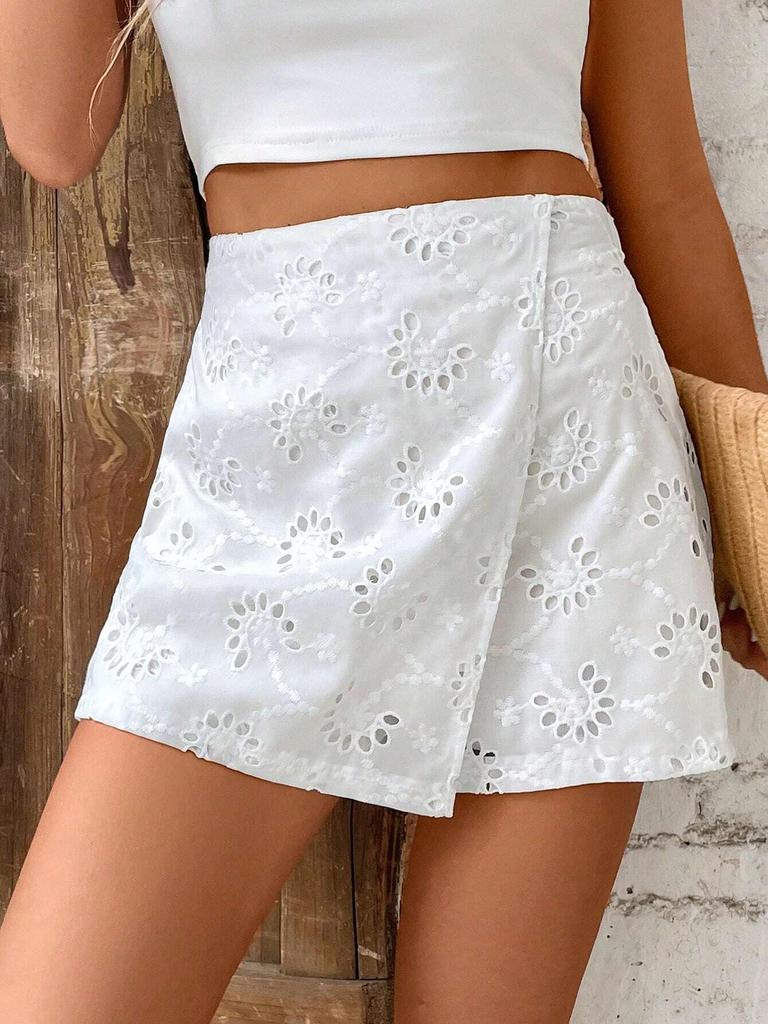 2026 Summer White Embroidered High-Waist Elastic Slit Shorts