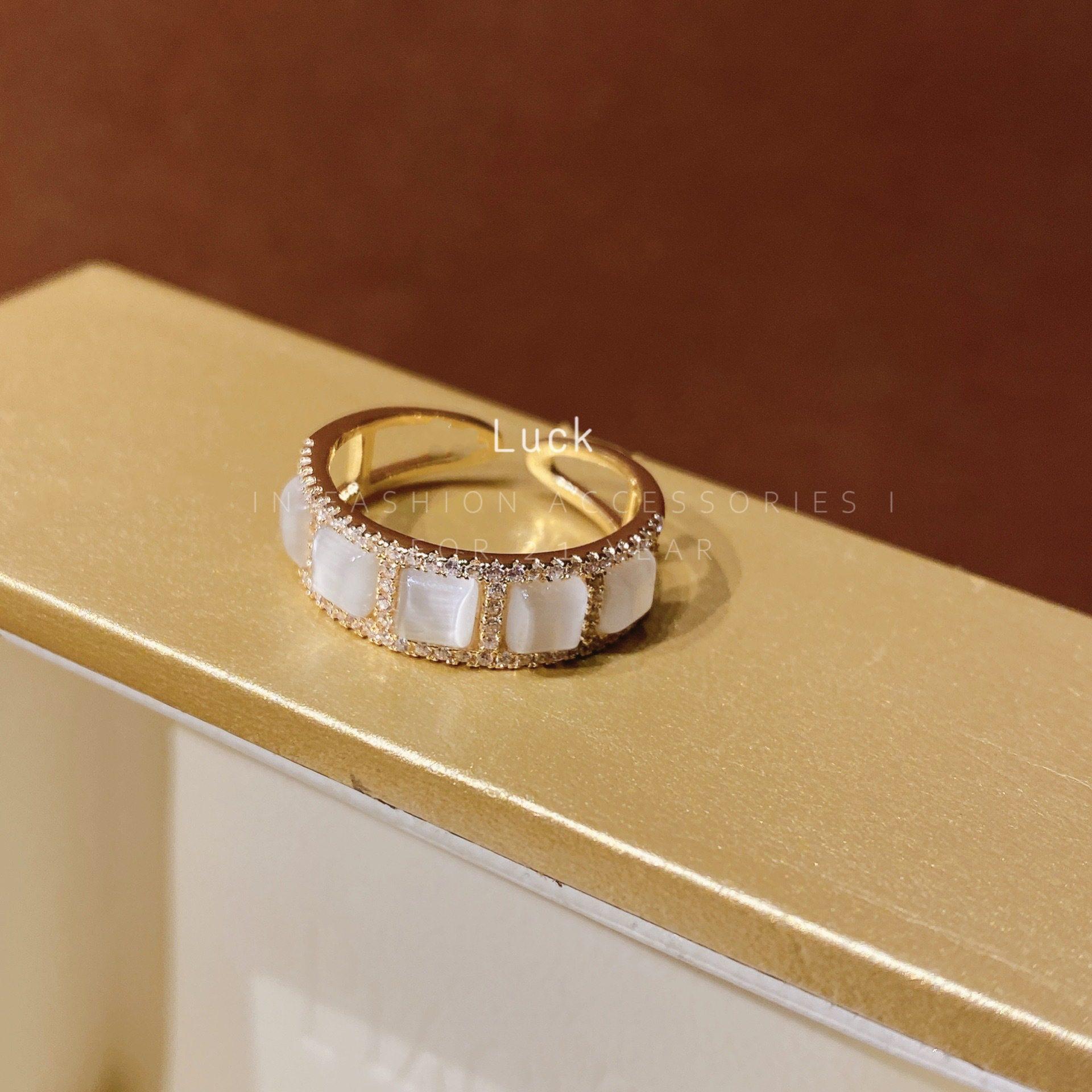 Exquisite French Cat s Eye Ring with Micro-set Zirconia, Retro High-End Open Design