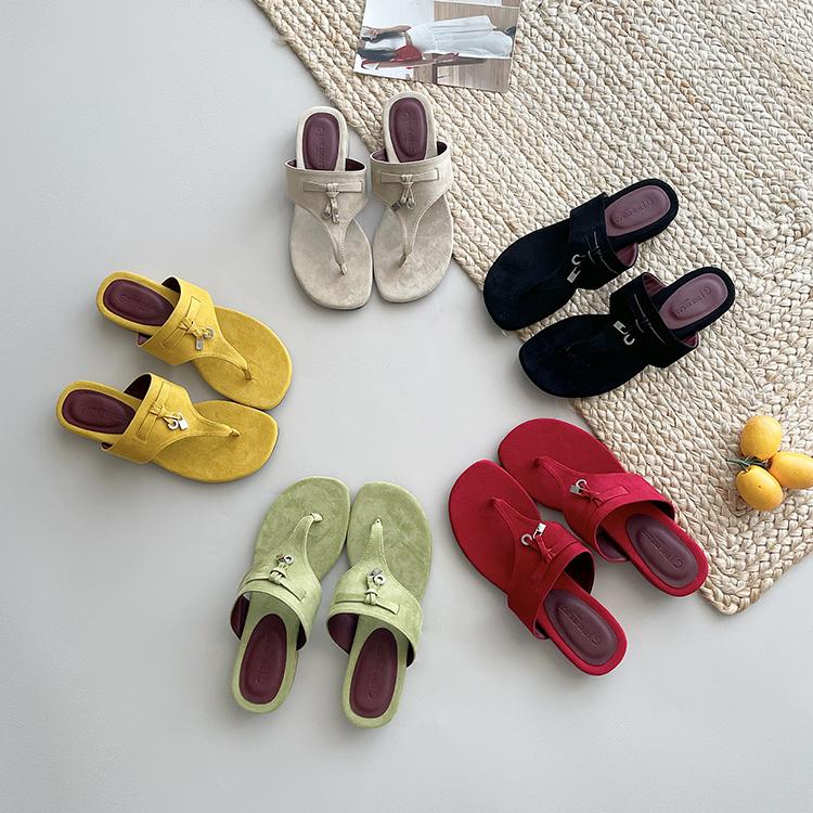 Soft-soled French small sandals outside women's shoes 2025 summer retro fairy wind pinch foot flip-flops flat-bottomed slippers tide