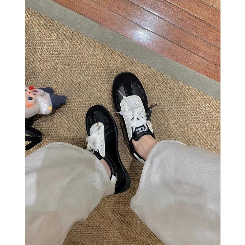 2025 Herbst neue Schnürschuhe Farbblockierung runde Zehen vielseitige lässige Sportschuhe Damen Leder-Board-Schuhe Deutsche Trainingsschuhe