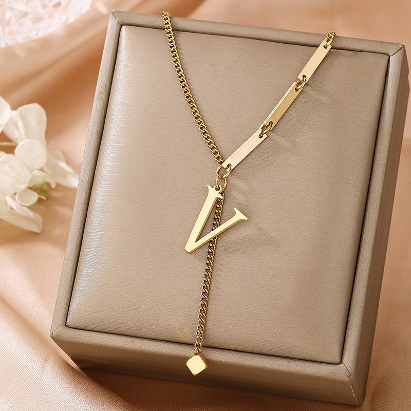 

Женское ожерелье с подвеской Рабочее место Поездка на работу Высокая твердость Вечеринка Мероприятие 26 букв Ожерелье с кисточкой Повседневное ожерелье на каждый день Подарок V золотой