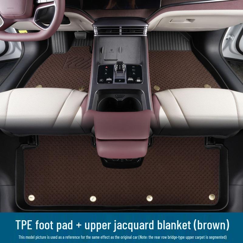 2025 Subaru Forester Easy-to-Clean, Dirt-Resistant Floor Mats