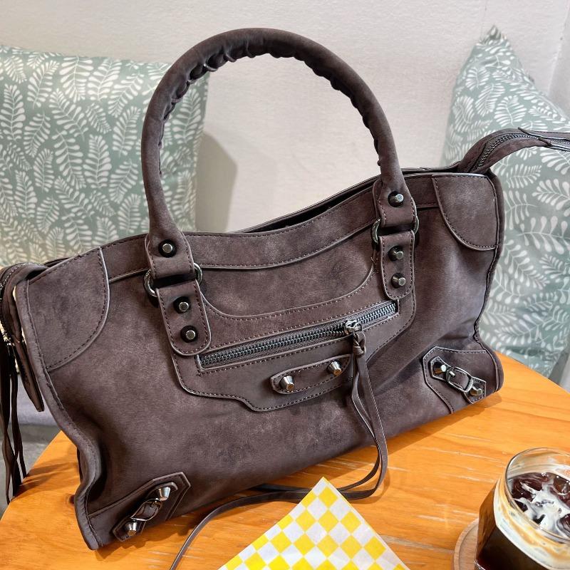 New Fashion Rivet Tote Bag Large Capacity Suede Spice Girl Bag Women's High-end Commuting Portable Messenger Bag