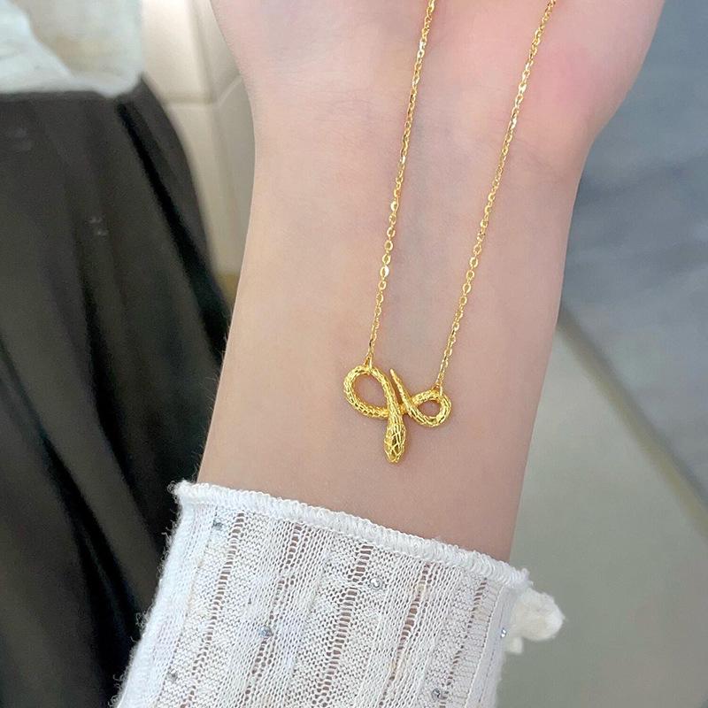 Gold Wrapped Spirit Snake Necklace: Luxury Clavicle Sweater Chain, Elegant High-Grade Design for Women