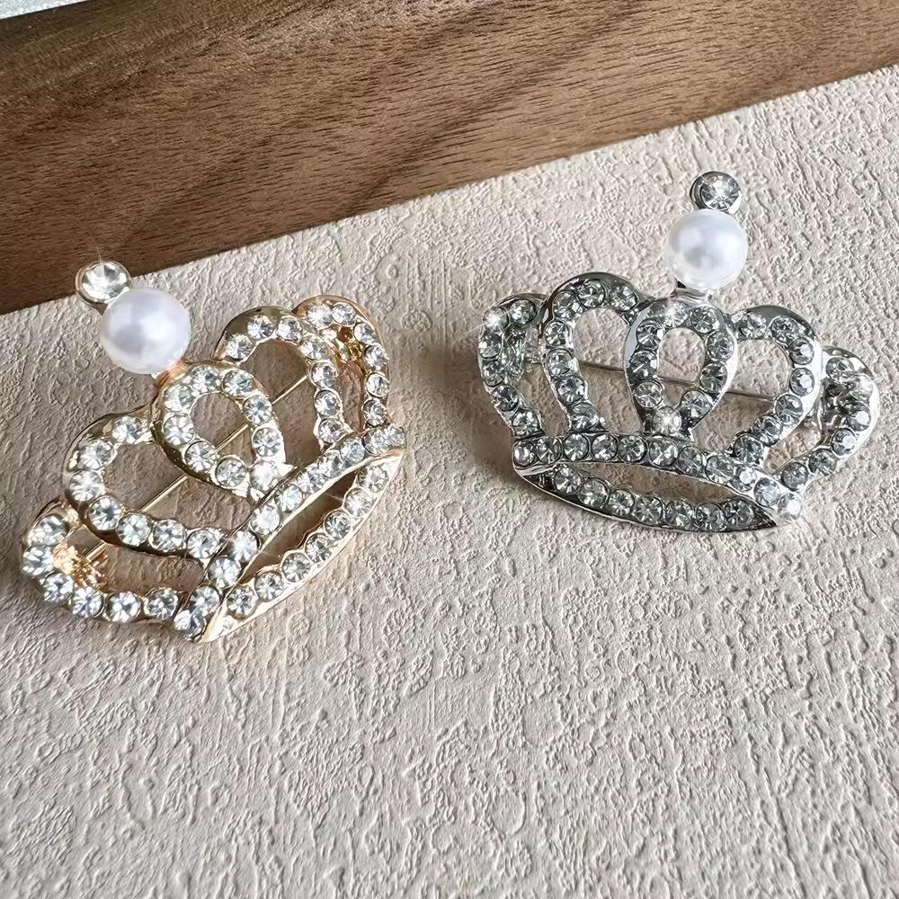 Nouvelle Broche Couronne, Tempérament de Luxe Haut de Gamme pour Femmes, Épinglette Perle Strass, Blazer, Accessoires Manteau