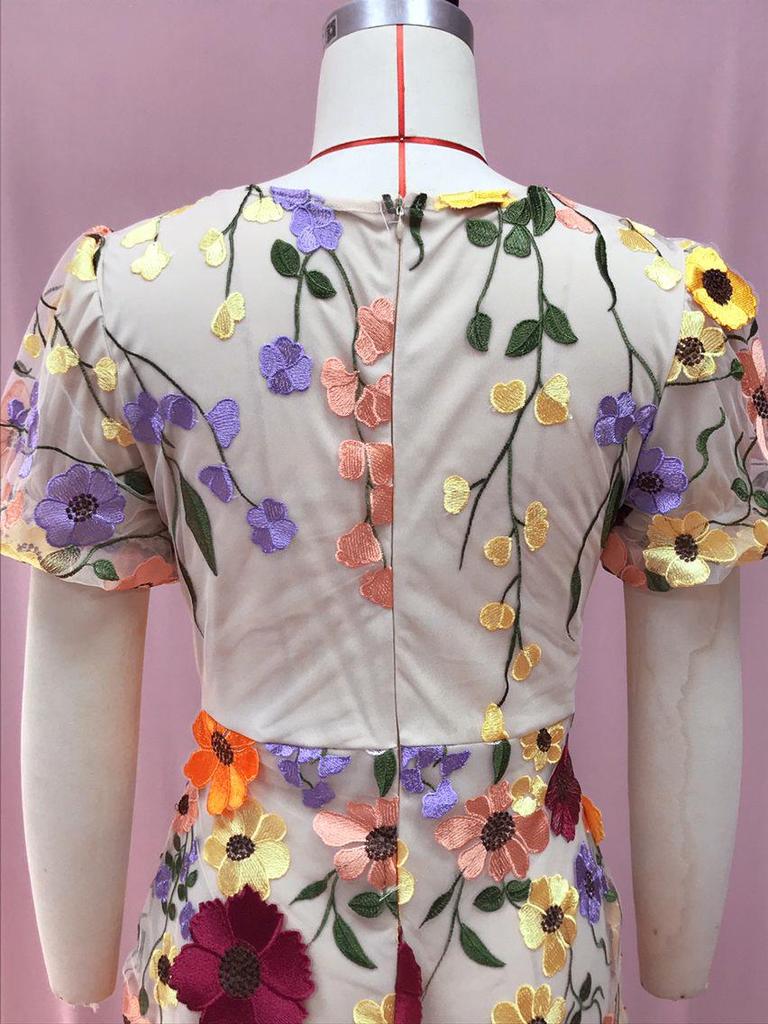 2025 Frühling Leichter Luxus Puffärmel Kleid mit floraler Stickerei