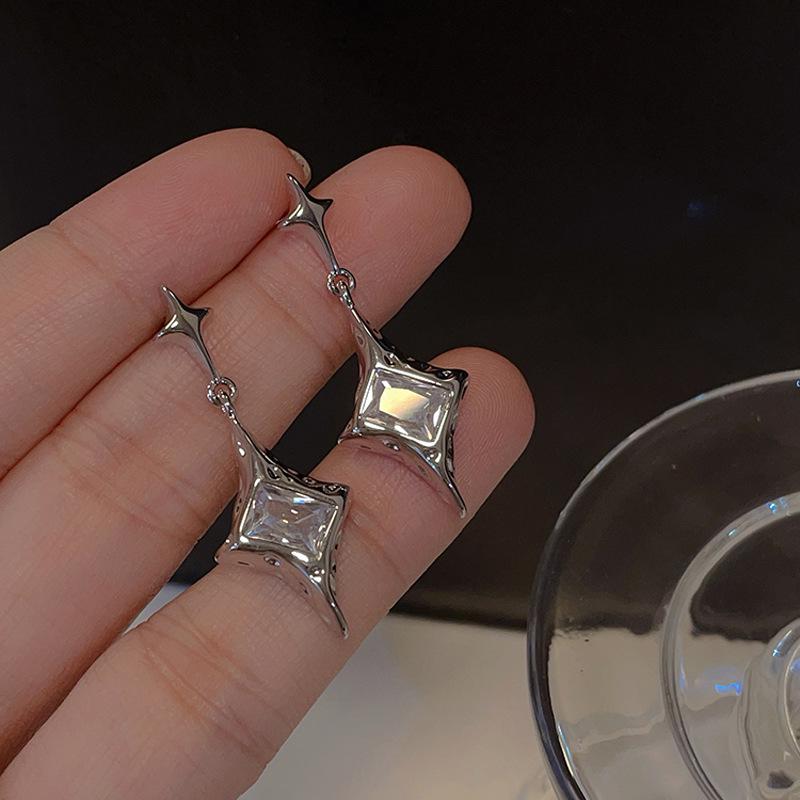 Niche Design Irregular Star Stud Earrings for Women 2025 - Exquisite High-End Fashion Versatile Style