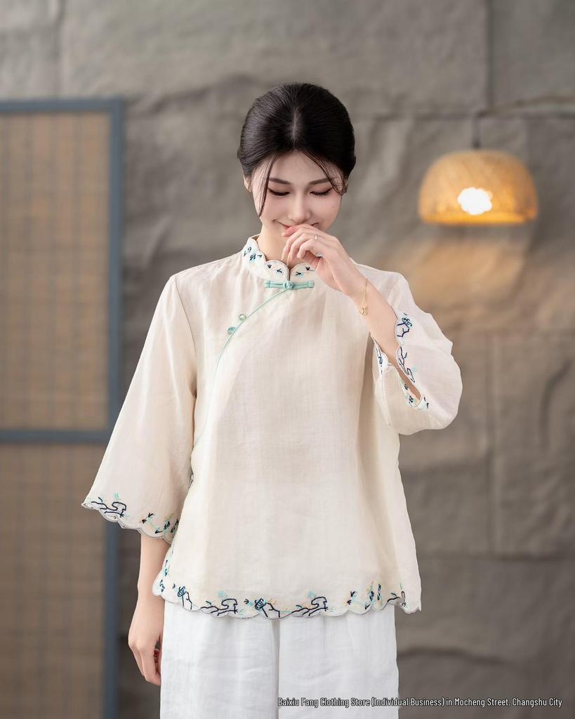 2026 Frühjahr/Sommer Elegantes chinesisch inspiriertes Damenhemd mit Stickerei, diagonalem Revers, Froschknopf und Stehkragen - Dreiviertelarm, Ramie.