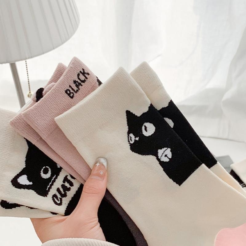 Fashionable Middle Calf Socks with Cartoon Cats Print in Soft Cotton Color Block Student Crew Socks Hosiery for Women