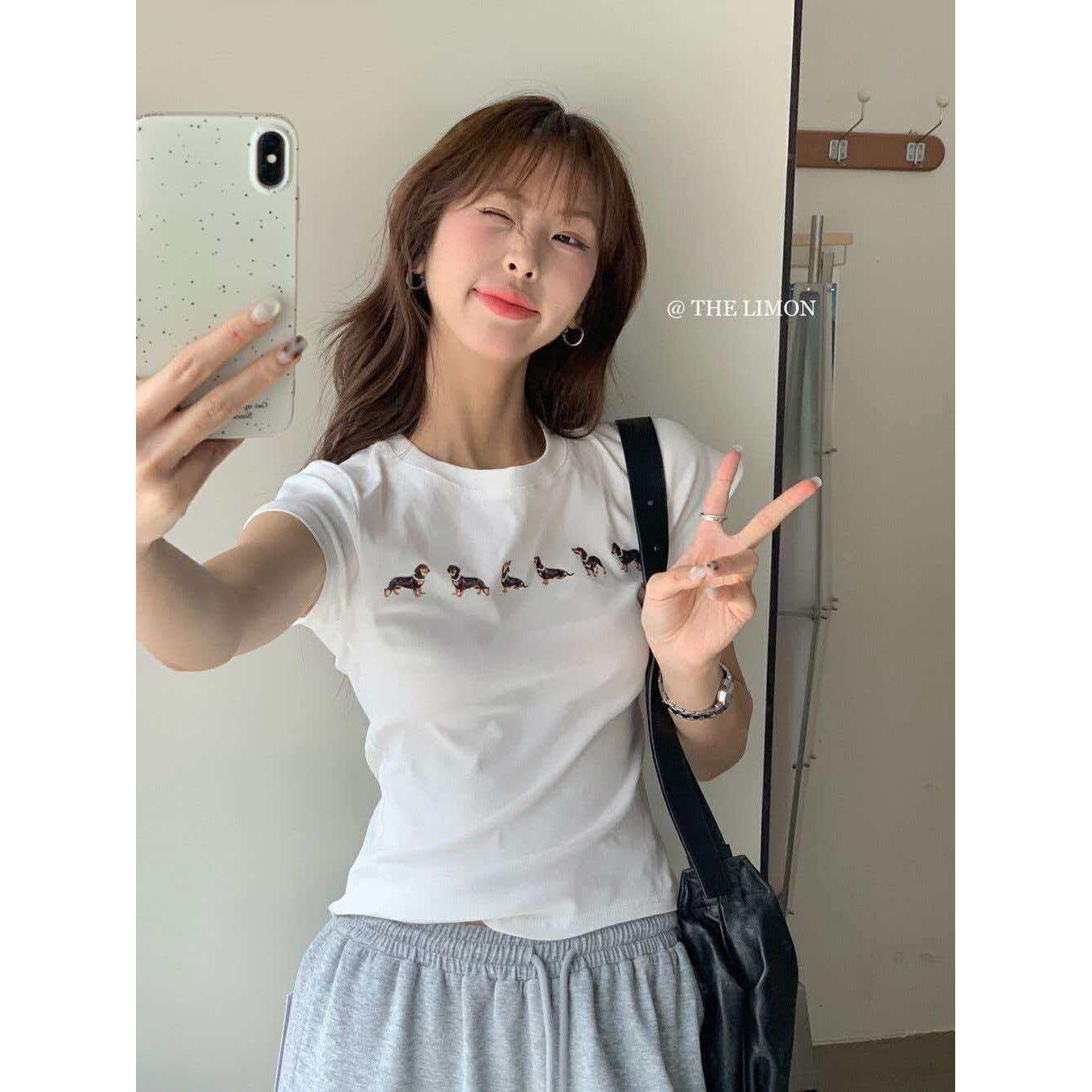 

Jin Zhini has the same necklace, dog print short-sleeved T-shirt, women s summer new Korean casual slim-fit top tide M