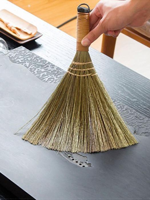 briskstyle retro mini broom that sweeps well without static electricity