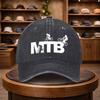 A Men'S Mountain Biking Cap, Suitable for Outdoor Activities, Adjustable And Stylish for Casual Wear. It Features an Urban Desig