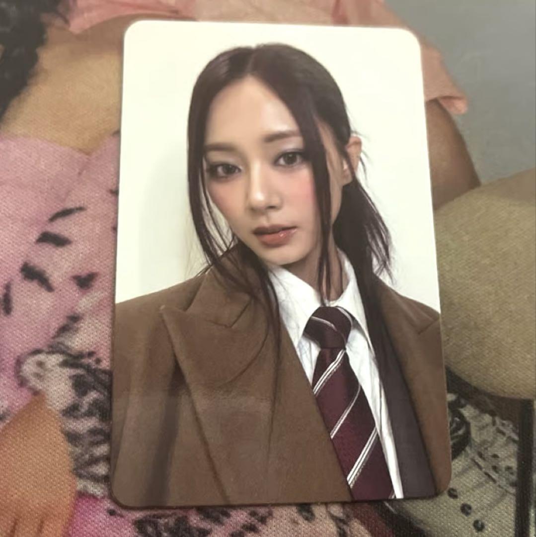 

[USED] TWICE Tzuyu TEN 10th Anniversary Album Target US Exclusive Trading Card