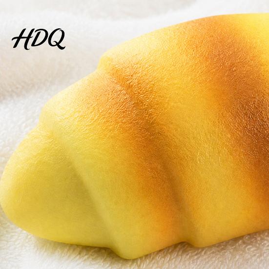 Kids Stress Ball Relief Croissant Squeeze Toy, Simulated Bread Sensory Fidget TPR Home Office Worker Relaxation Desk Toy