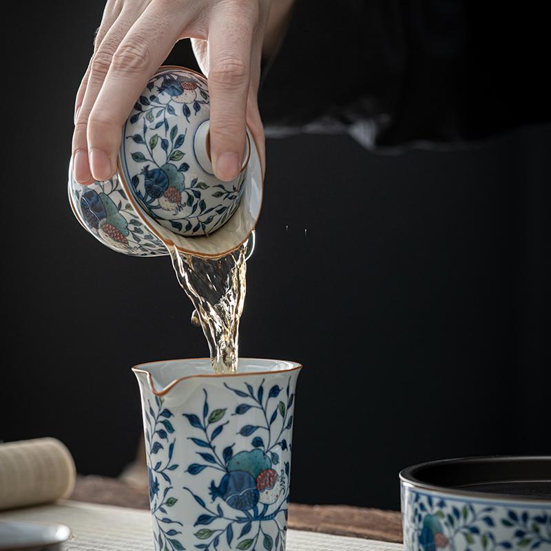 Chinese Blue and White Ceramic Gaiwan Pot Bearing Handmade Tea Bowl Teacup Beauty Tea Infuser Portable Household Teaware