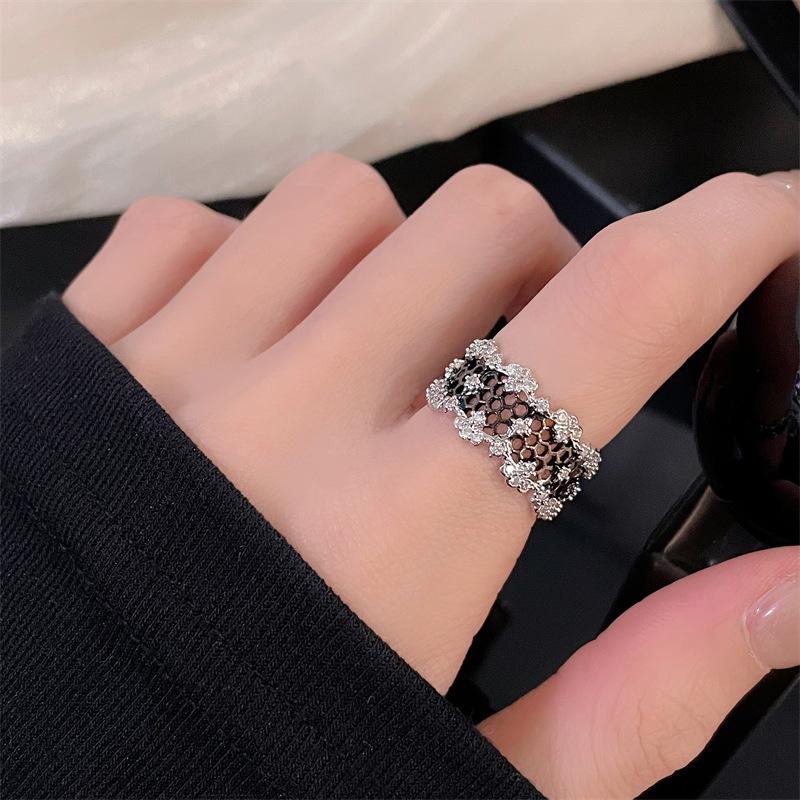 Dark Fengchao Heavy Industry Light Luxury Advanced Sense Color Separation Open Ring Lace Edge Niche Design Sense Personality Ring Female