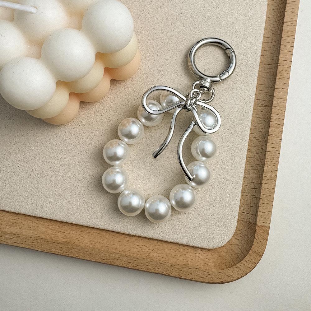 

Beaded Bow Keychain & Phone Charm - DIY Niche Design