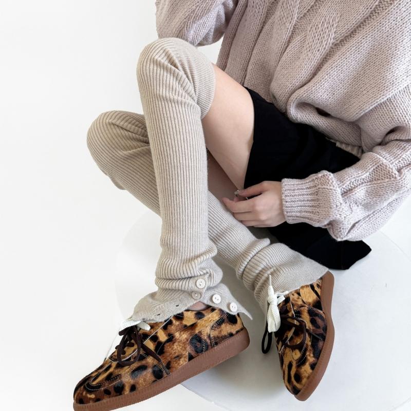 Japanese Ballet Styles Thigh High Leg Warmer Ribbed Knitted Split Buttons Over Knee Footless Socks for Fashionable Women