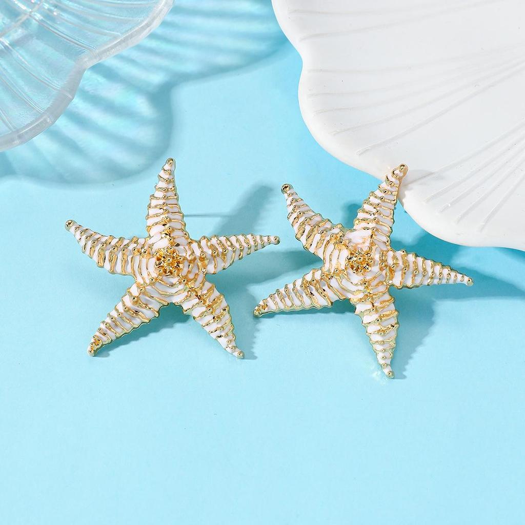 European Starfish Beach Style Earrings: Trendy Metal Drip Oil Fashion for Daily Wear