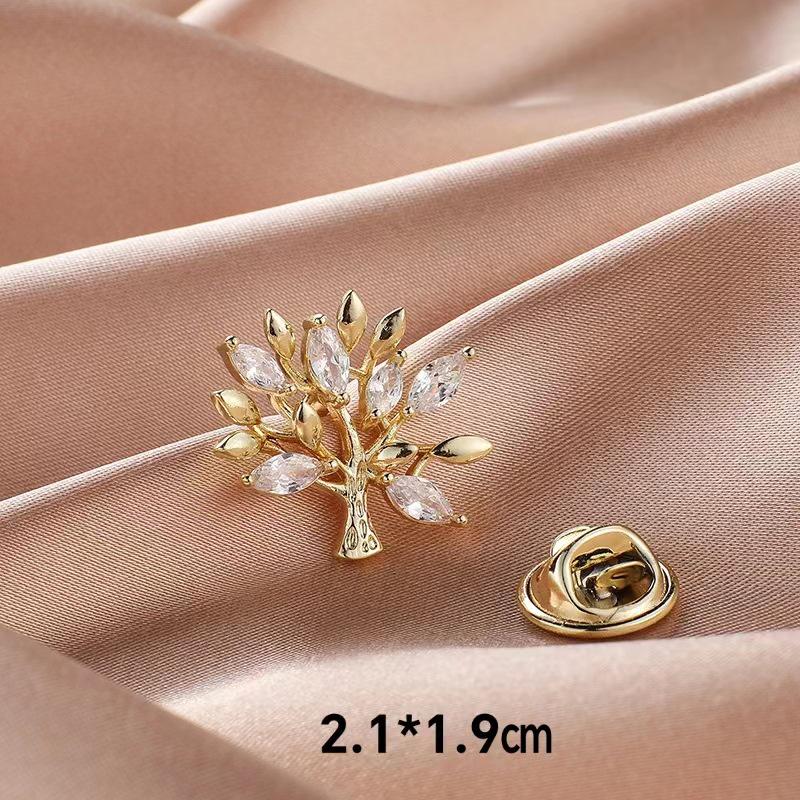 Elegant Luxury Brooch: Versatile and Exquisite Pin for Suit Jackets - Japanese and Korean Inspired Design