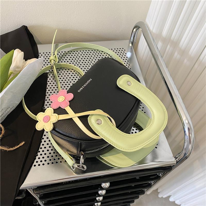 This year's popular niche design bag 2025 new women's bag versatile oblique span bag portable shell bag