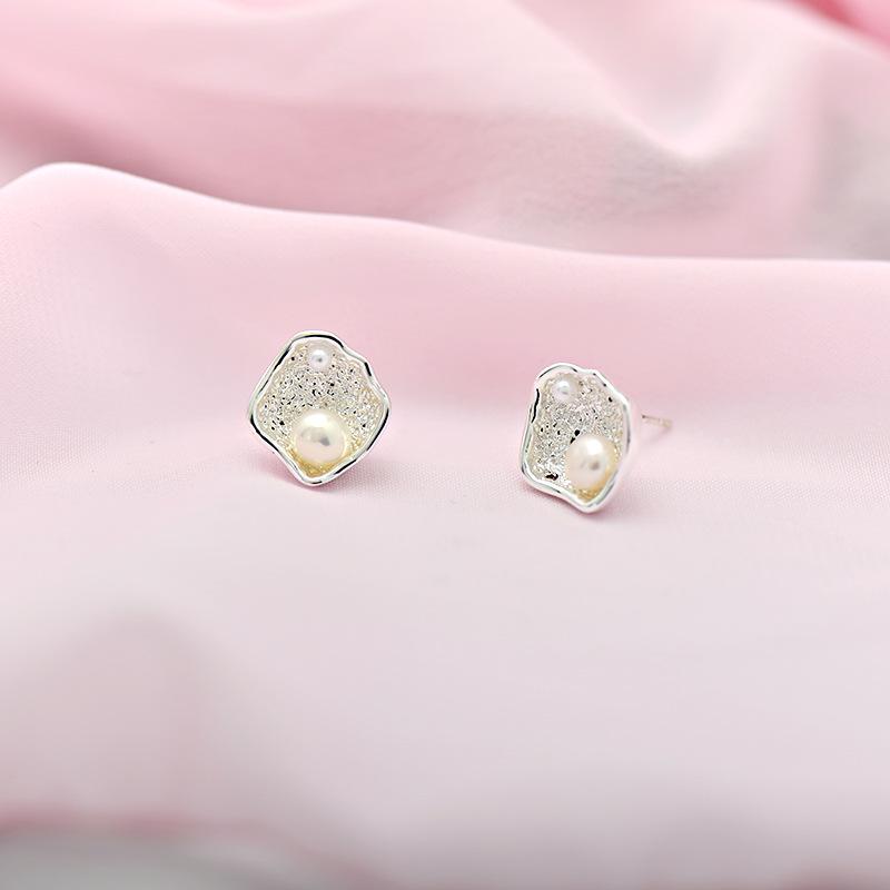 Niche Irregular Pearl Ruffle Earrings: S925 Silver, Textured Frosted Finish, Cool & Gentle Feel