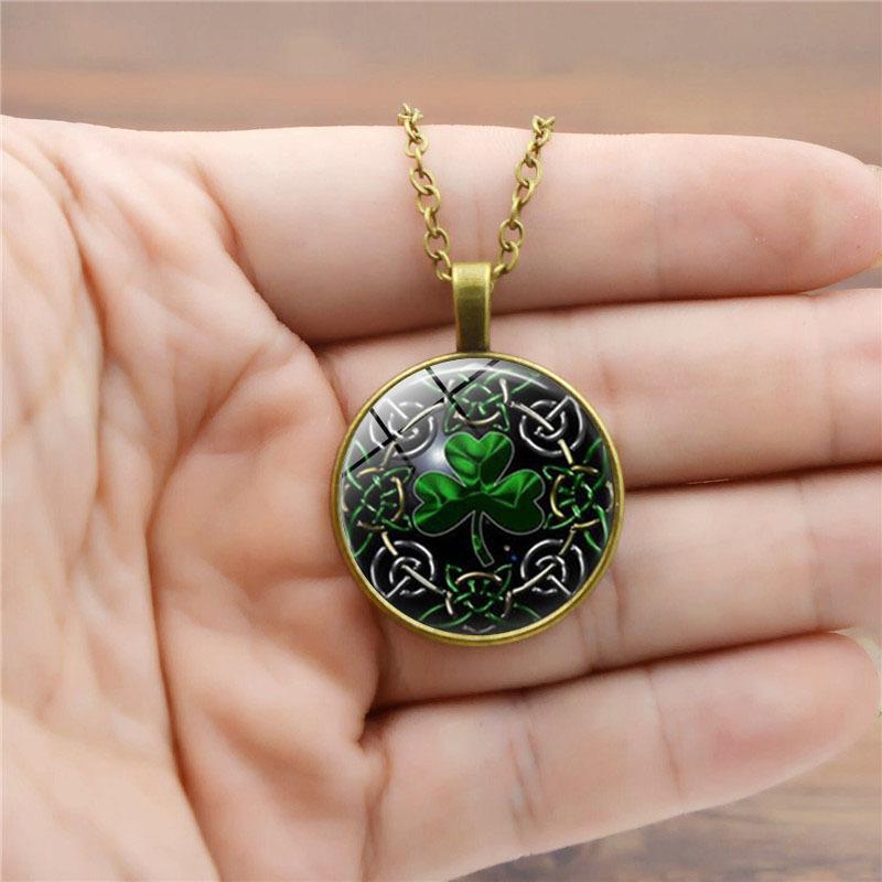 Green Clover Time Women's Versatile Fashion Retro Pendant Necklace