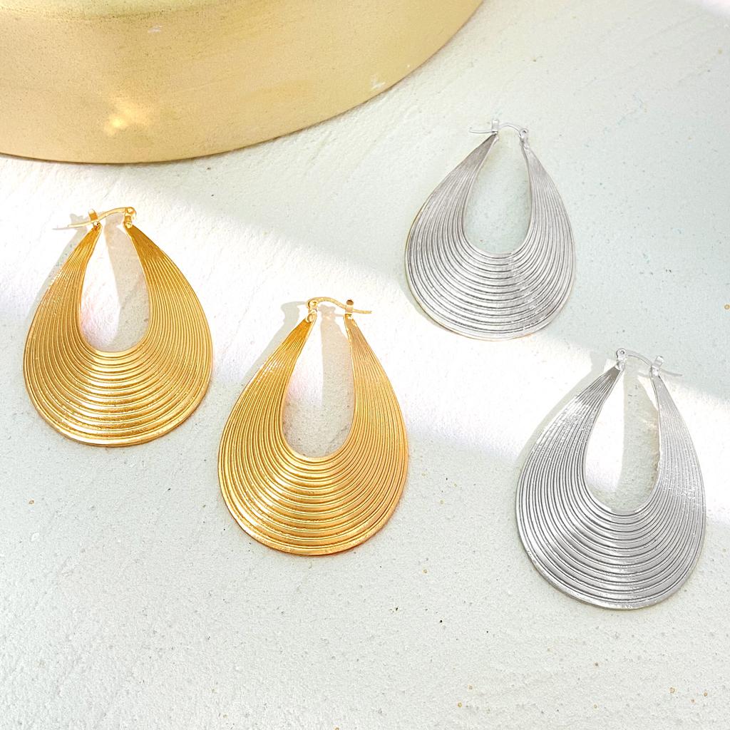 High-quality 2026 Jewelry, Niche Design, Personalized Earrings, Exaggerated Retro Geometric Curved Striped Water Drop Stud Earrings
