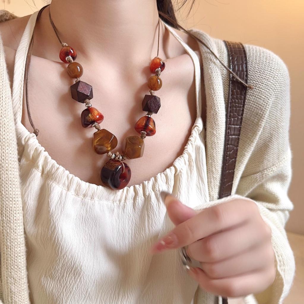 Autumn and winter Maillard tiger's eye stone beaded necklace femininity high-end sweater chain retro simple accessories