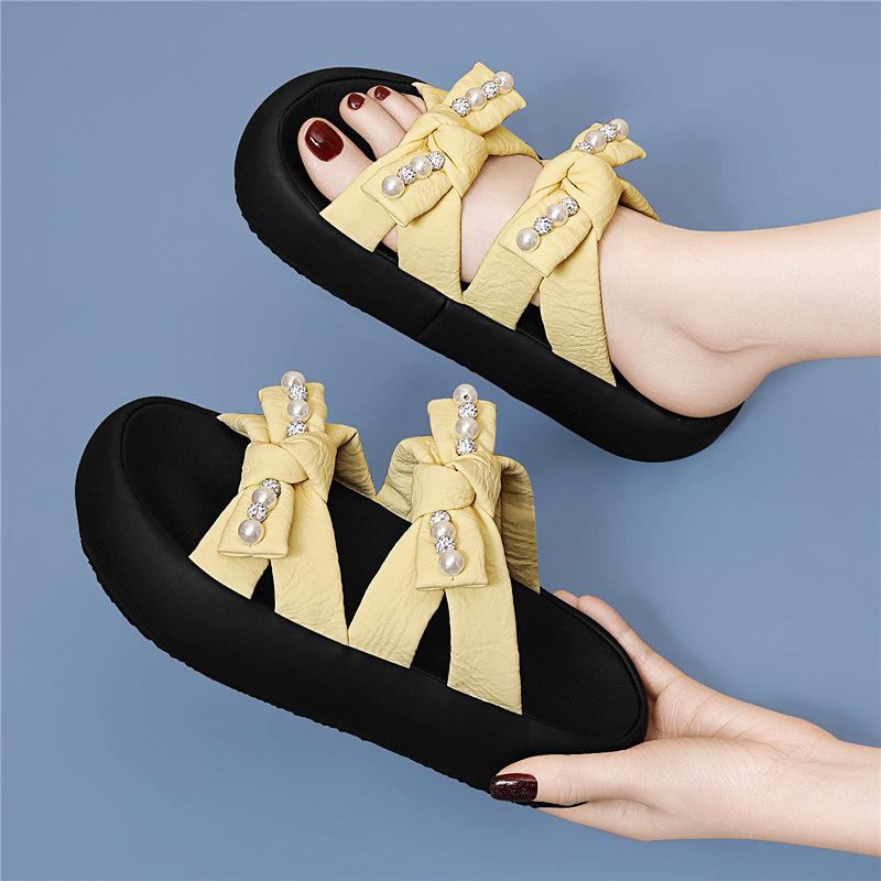 

Fashion cool slippers women wear summer new Korean version of small pearls with skirts thick-bottomed beach cool slippers women 35